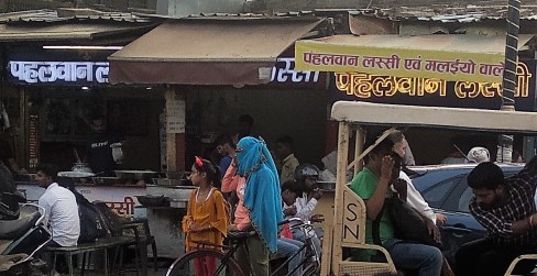 पहलवान लस्सी Banaras Famous Food लस्सी शॉप