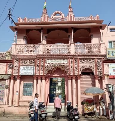 Banaras Me Ghumne ki Jagah Digambar Jain Mandir