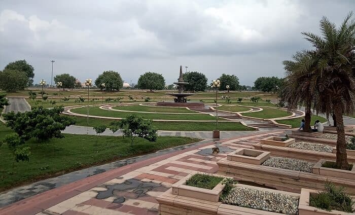 Lucknow Famous Park in Hindi
