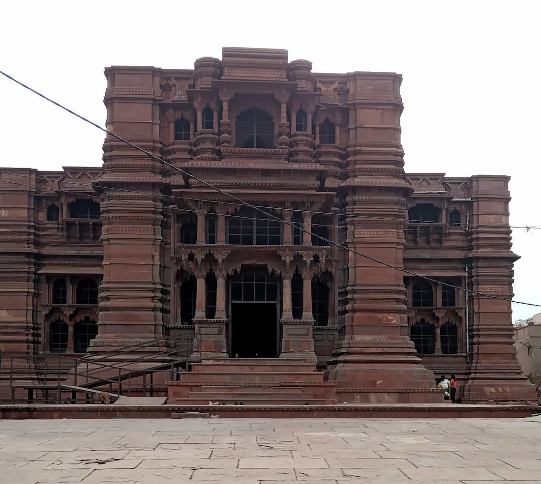 वृन्दावन में घुमने की जगहे गोविन्द देव मंदिर